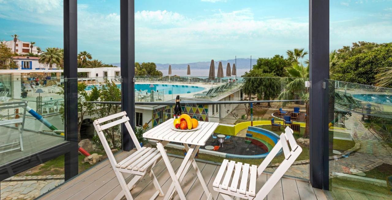 Charm Beach Hotel Akyarlar Exteriör bild